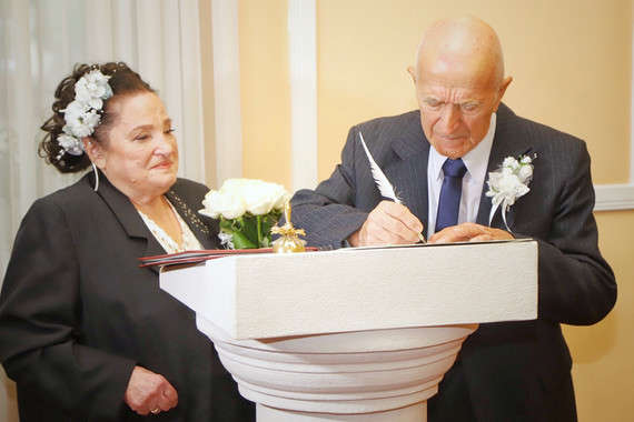 Пара одеситів урочисто розписалася на честь діамантового весілля
