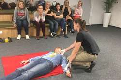 Інструктори&nbsp;розробили спеціальну програму, яка містить теорію з основ самозахисту та практичне відпрацювання основних елементів самооборони