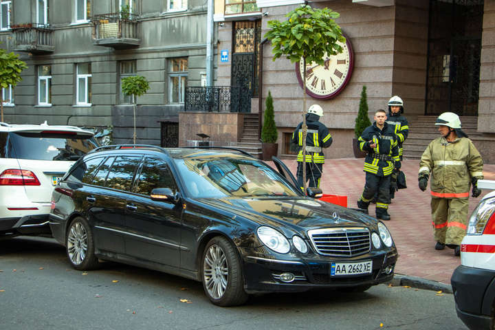 Смерть за кермом: у центрі Києва під час руху помер водій авто (фото, відео)