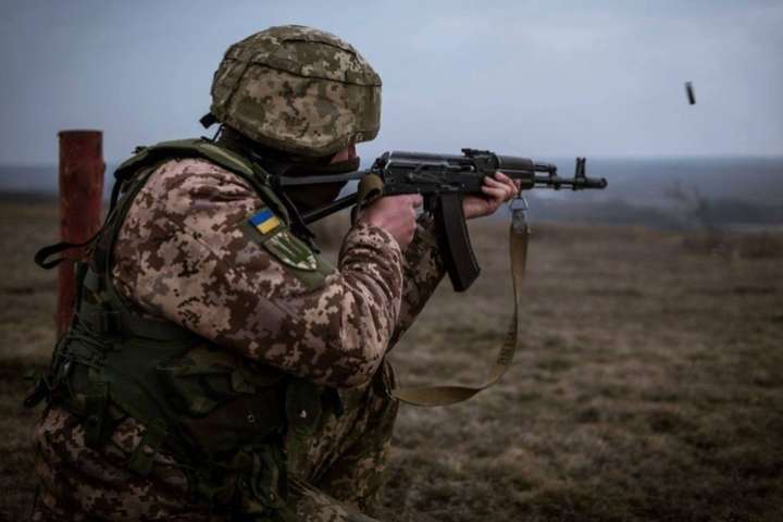 Бойовики на Донбасі 14 разів обстріляли українських захисників