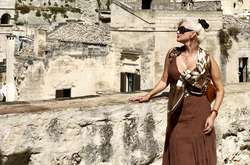 Екатерина Бужинская презентовала песню о неожиданной осенней любви