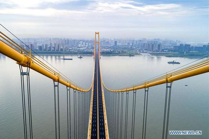 У Китаї відкрили найдовший у світі двоповерховий автомобільний міст