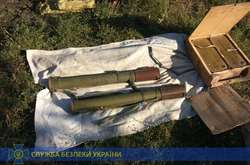 На Луганщині СБУ виявила черговий схрон з військовими засобами ураження, залишений бойовиками