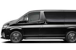 Toyota показала новый минивэн Granace (фото)