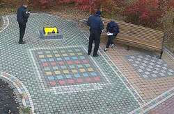 У Голосієві вандали облили фарбою пам’ятний знак (фото)