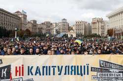 Протесты в Киеве из-за Донбасса: Зеленский наступит на те же грабли, что и Янукович?