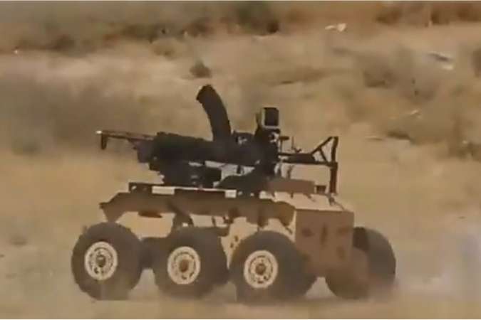 Іранські військові показали мініатюрних бойових роботів