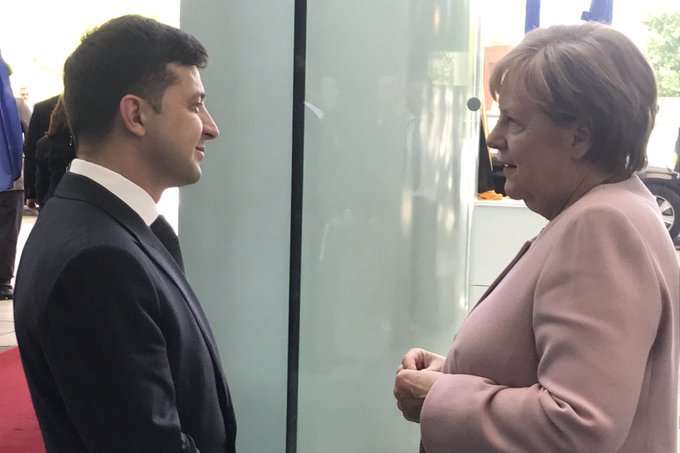 Володимир Зеленський провів телефонну розмову з Федеральним канцлером Німеччини - Меркель пообіцяла використовувати свої контакти для організації «нормандського саміту»