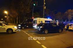 У центрі Києва позашляховик збив жінку на пішохідному переході