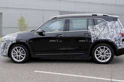 Новый Mercedes EQB снова вышел на испытания