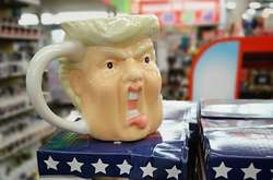 Чашки, футболки і краватки з написом «Трамп» вже майже не продаються