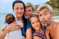 Сергей Бабкин показал свое первое фото с женой