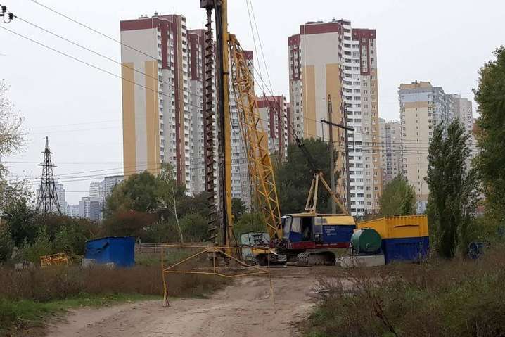 Суд зобов’язав Київраду виплатити забудовнику озер на Осокорках 366 млн грн