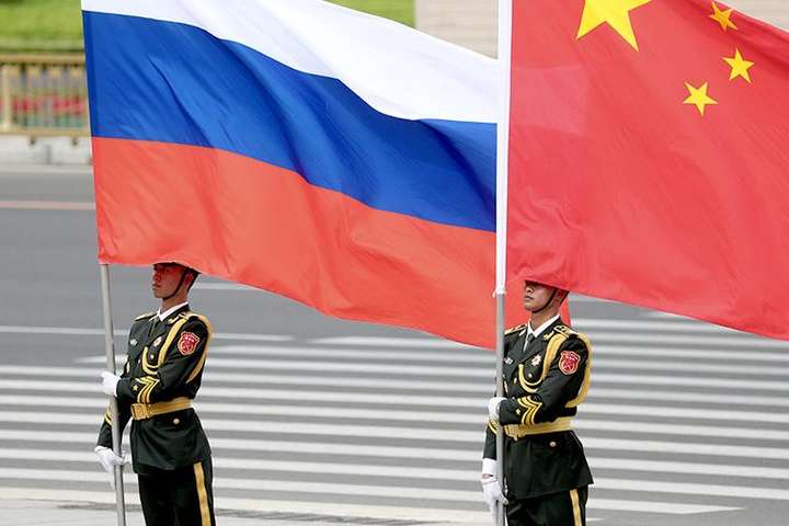 России нужно готовиться быть «младшим партнером» других сверхдержав