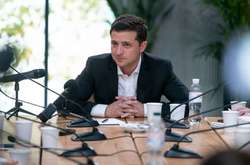  
 Зеленський під час спілкування з журналістами на пресмарафоні заявив, що він не має права впливати на антикорупціонерів, але очищення від корупціонерів вже почалось 
 
  