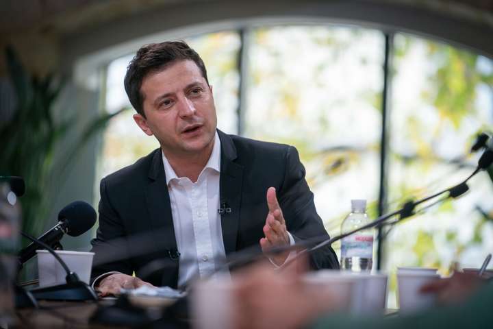 <span>10 жовтня Зеленський провів пресмарафон </span> - Володимире Олександровичу, пора відкривати другий конверт - Порошенко пожартував над Зеленським