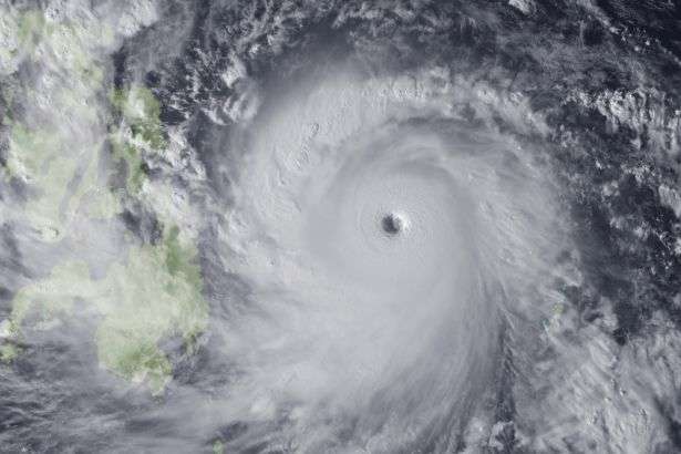 Японія попередила туристів про наближення тайфуну