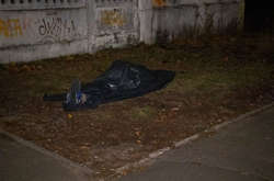 Біля лікарні на Чернігівській у Києві знайшли мертвого чоловіка 