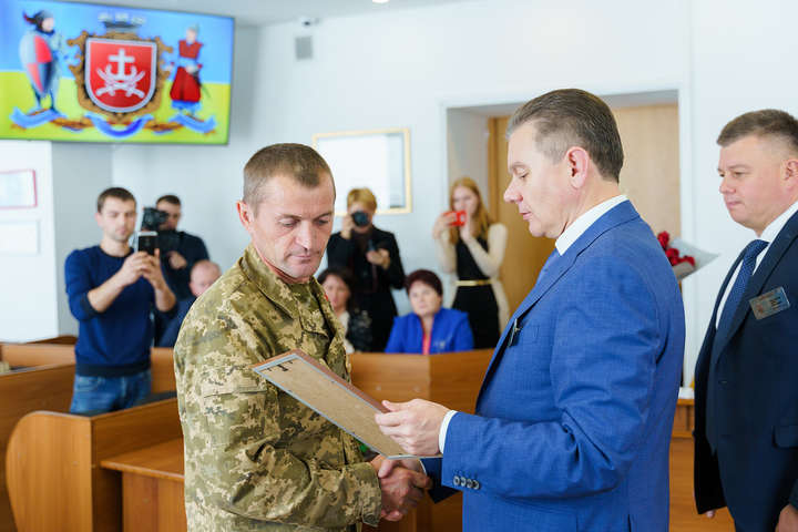 У міській раді з Днем захисника України привітали вінницьких воїнів