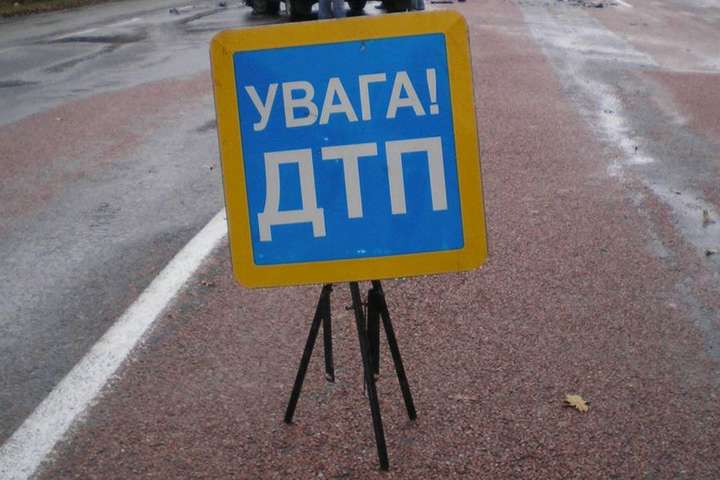 На Чернігівщині автобус з пасажирами потрапив у ДТП, 10 постраждалих
