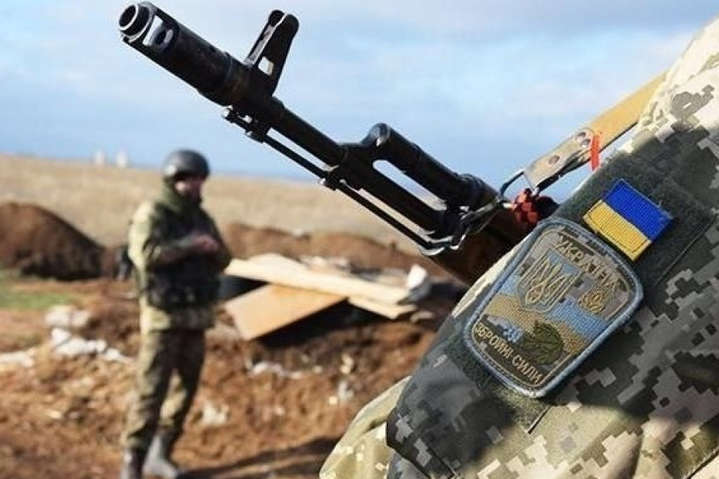 Терористи на Донбасі чотири рази обстріляли українських захисників