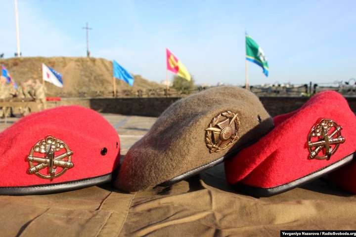 Перший артилерійський підрозділ Збройних сил України отримав берети нового зразка