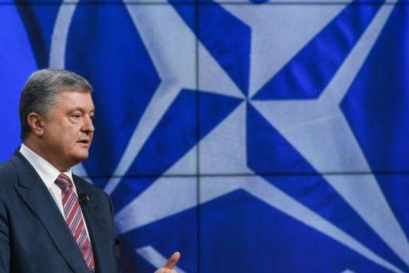 Порошенко закликав НАТО розпочати у грудні розгляд надання Україні плану дій щодо членства у Альянсі