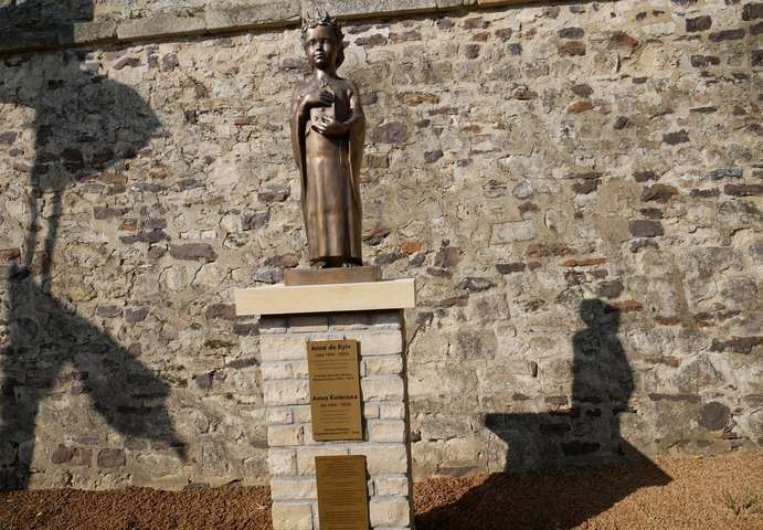 У бельгійському місті Арлон відкрили пам’ятник Анні Київській