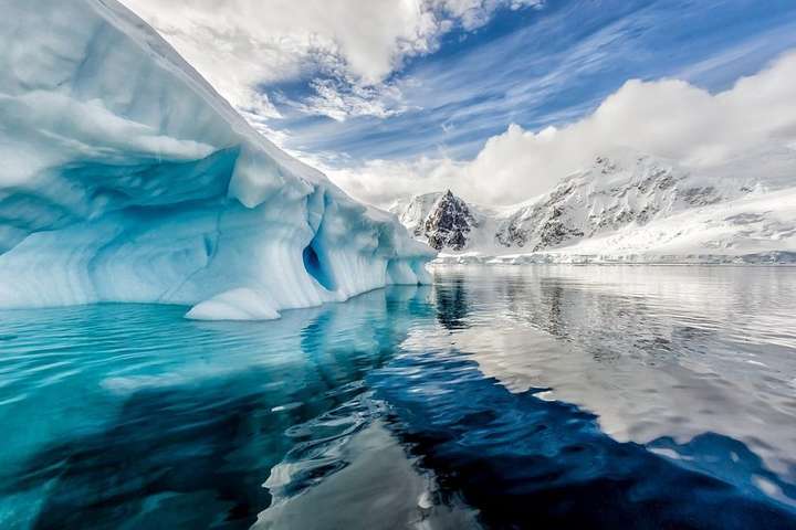 Під льодовиками Антарктиди знайшли теплі річки