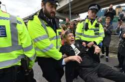  Екоактивісти збираються провести на вулицях Лондона два тижні, починаючи з понеділка, британська поліція заарештувала 1300 осіб 