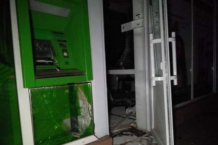 У столиці невідомі підірвали банкомат у відділені «Приватбанку»