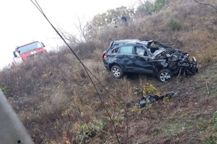 ДТП на Кіровоградщині: автомобіль злетів з моста і потрапив під поїзд