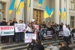 Мітингувальники прийшли під МЗС, щоб запитати про стан «справи Марківа» та вимагають активізації процесу його звільнення