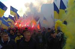 Учасники акції  «Ні капітуляції!»  запалили фаєри, 14 жовтня 2019 року
