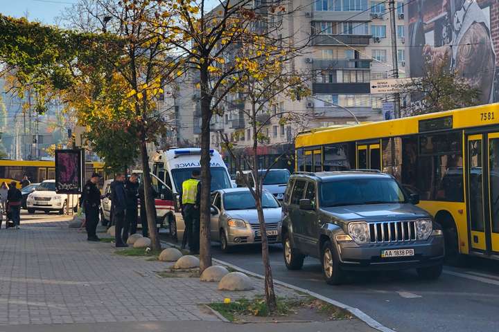 У центрі Києва чоловік помер під час поїздки в таксі (фото)