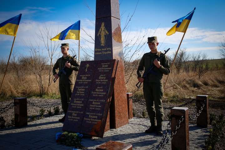 Під Слов’янськом відкрили меморіал загиблим із збитого бойовиками Мі-8