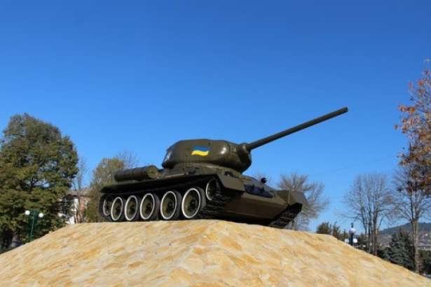 У Могилеві-Подільському оновили пам’ятник-танк 