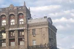 Незаконна надбудова на будинку у центрі Києва