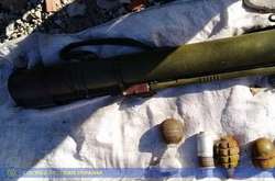  З підземної схованки у селі Запорізьке Старобільського району правоохоронці вилучили ручний протитанковий гранатомет РПГ-22 