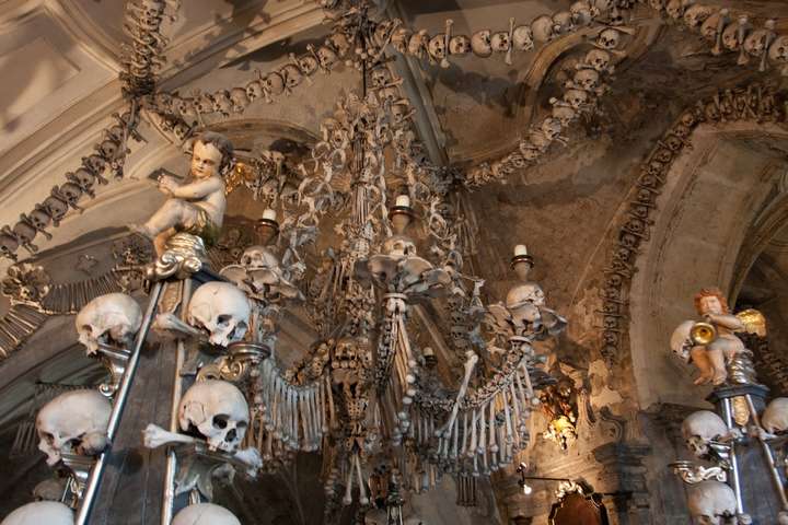В Чехії туристам заборонять фотографувати у відомій церкві з кісток