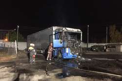 Загорання виникло у моторному відсіку вантажівки