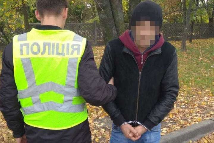 У Києві поліція затримала «на гарячому» групу квартирників (фото)