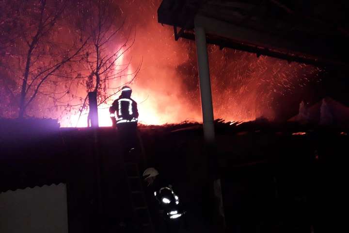 Уночі в Броварах сталася велика пожежа (фото)