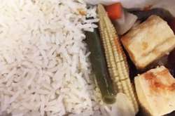 Представник British Airways відповів на твіт, погодившись, що їжа виглядала «трохи сумно»