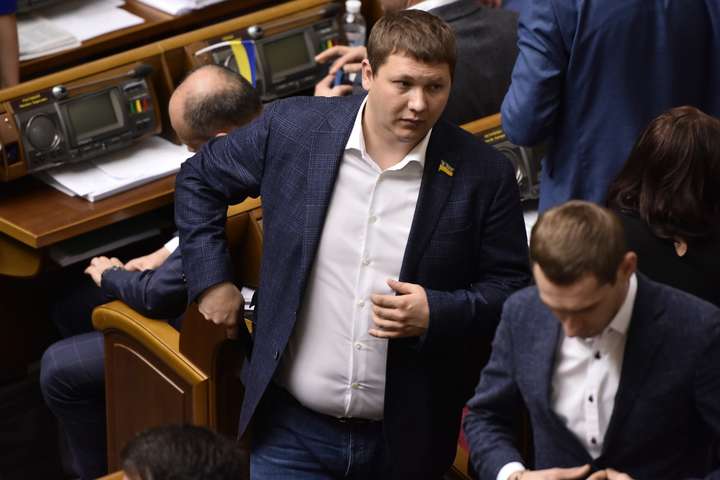Депутат Медяник из «Слуги народа» руководит прокуратурой прямо из Верховной Рады. Спикер отреагировал на скандал