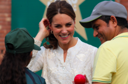 Кейт Миддлтон в ослепительно белом поиграла крикет