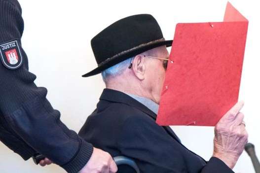 Германия судит 93-летнего экс-охранника концлагеря