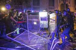  Поліція запобігла зіткненню радикалів, які почали кидати каміння та петарди 