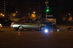 На Троєщині не поділили дорогу Daewoo і Skoda: водії в лікарні (фото, відео)