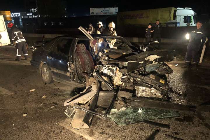 На Львівщині вщент розбилося авто: загинула жінка, четверо постраждалих 